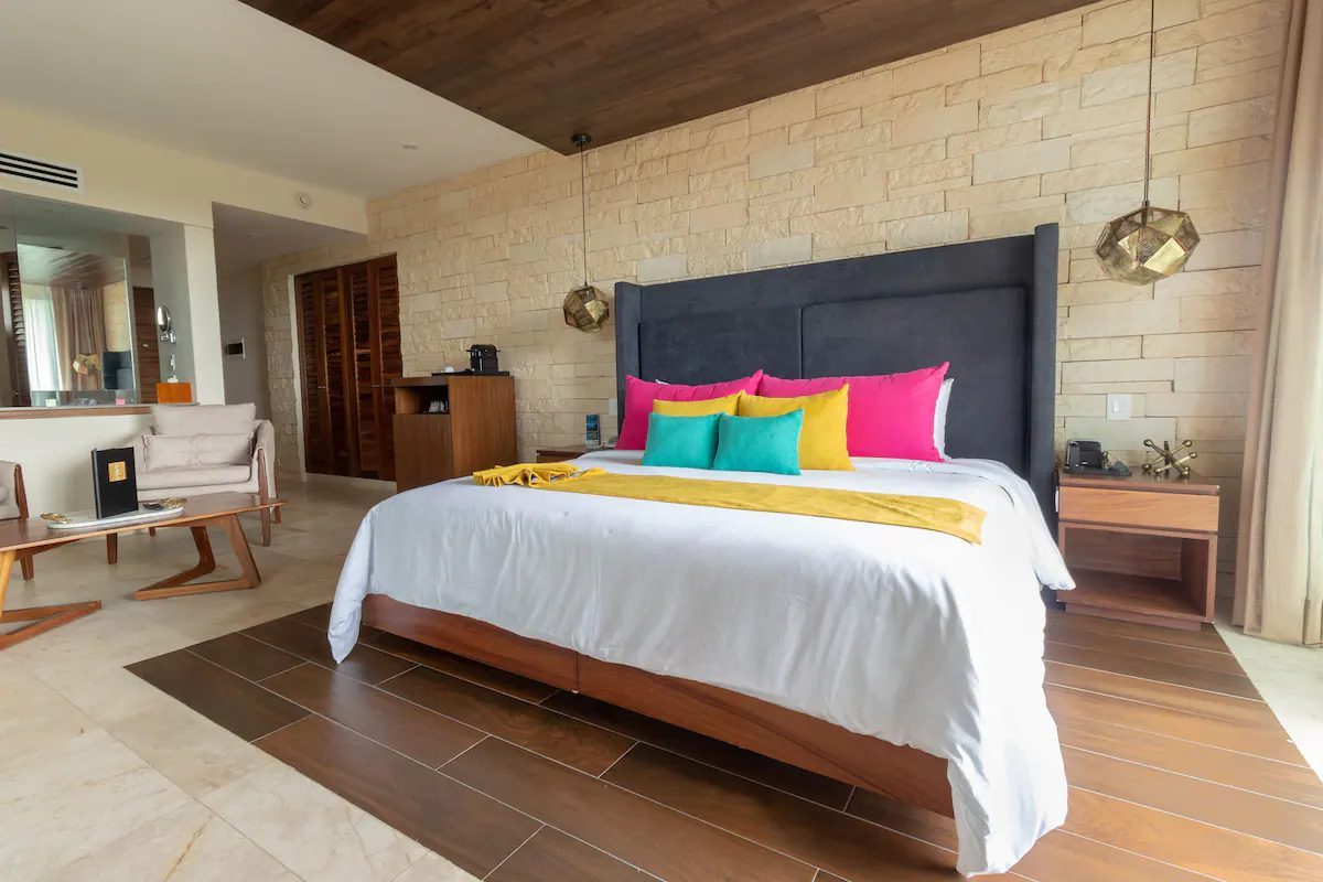 1 bedroom suite living area